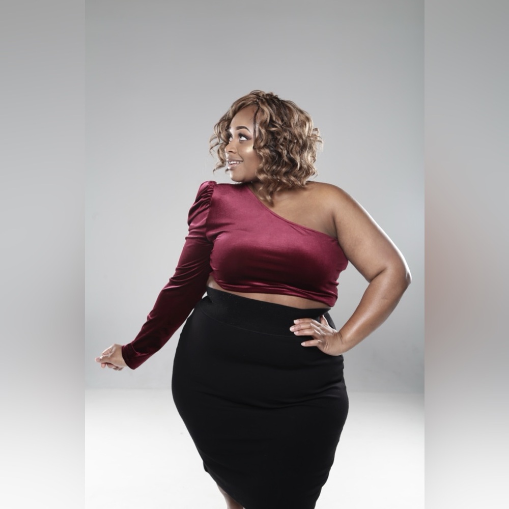 Maroon elegant crop top(velvet)